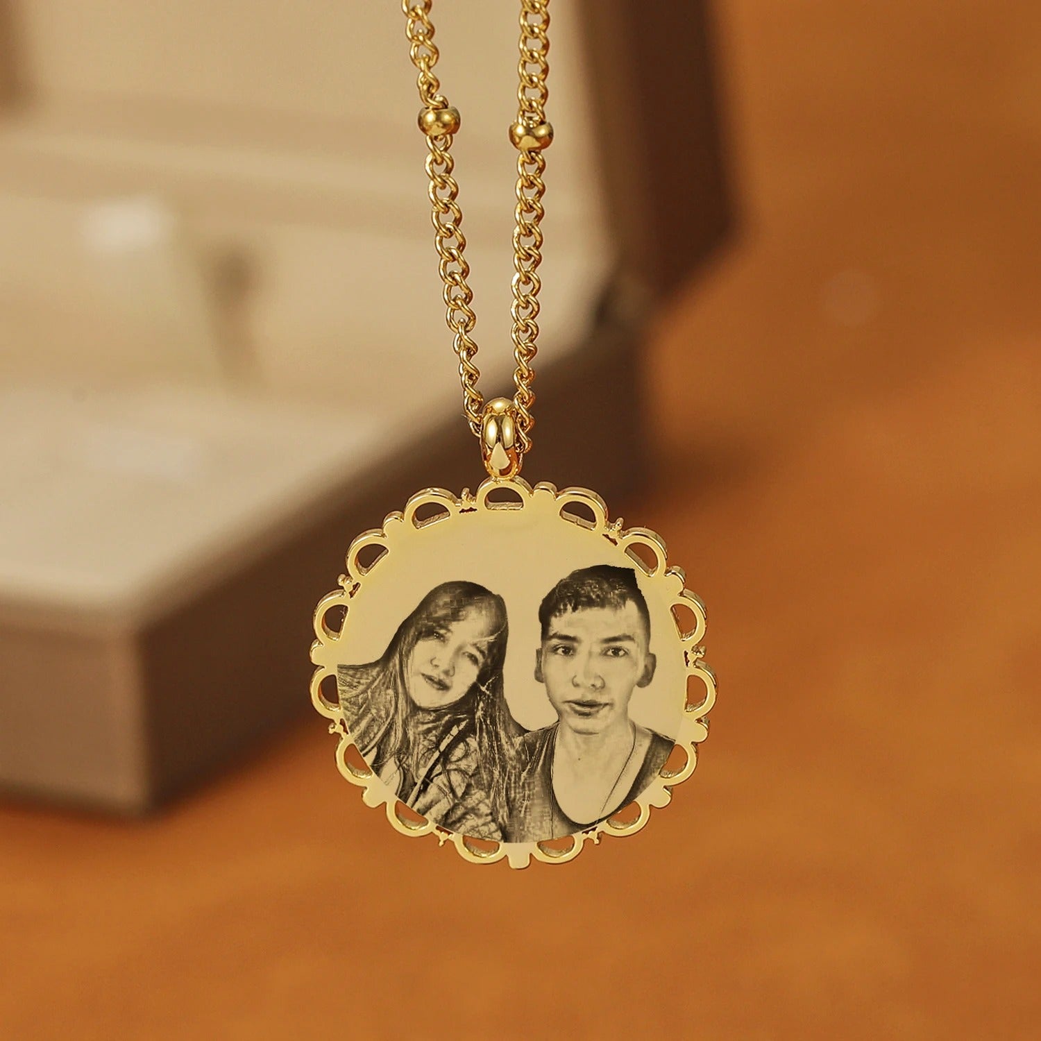 Customized Couple's Engraved Photo Pendant Necklace - Abrahamallen