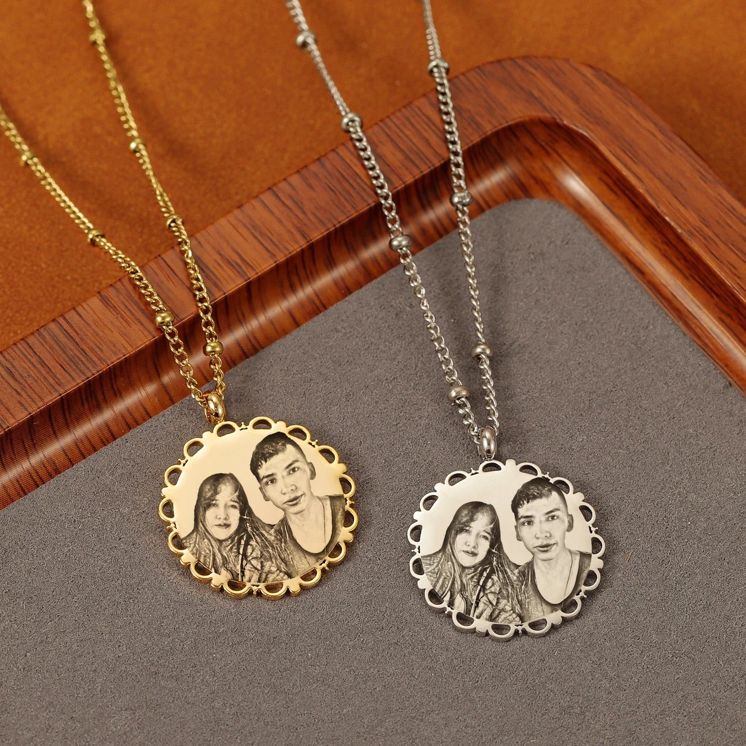 Customized Couple's Engraved Photo Pendant Necklace - Abrahamallen